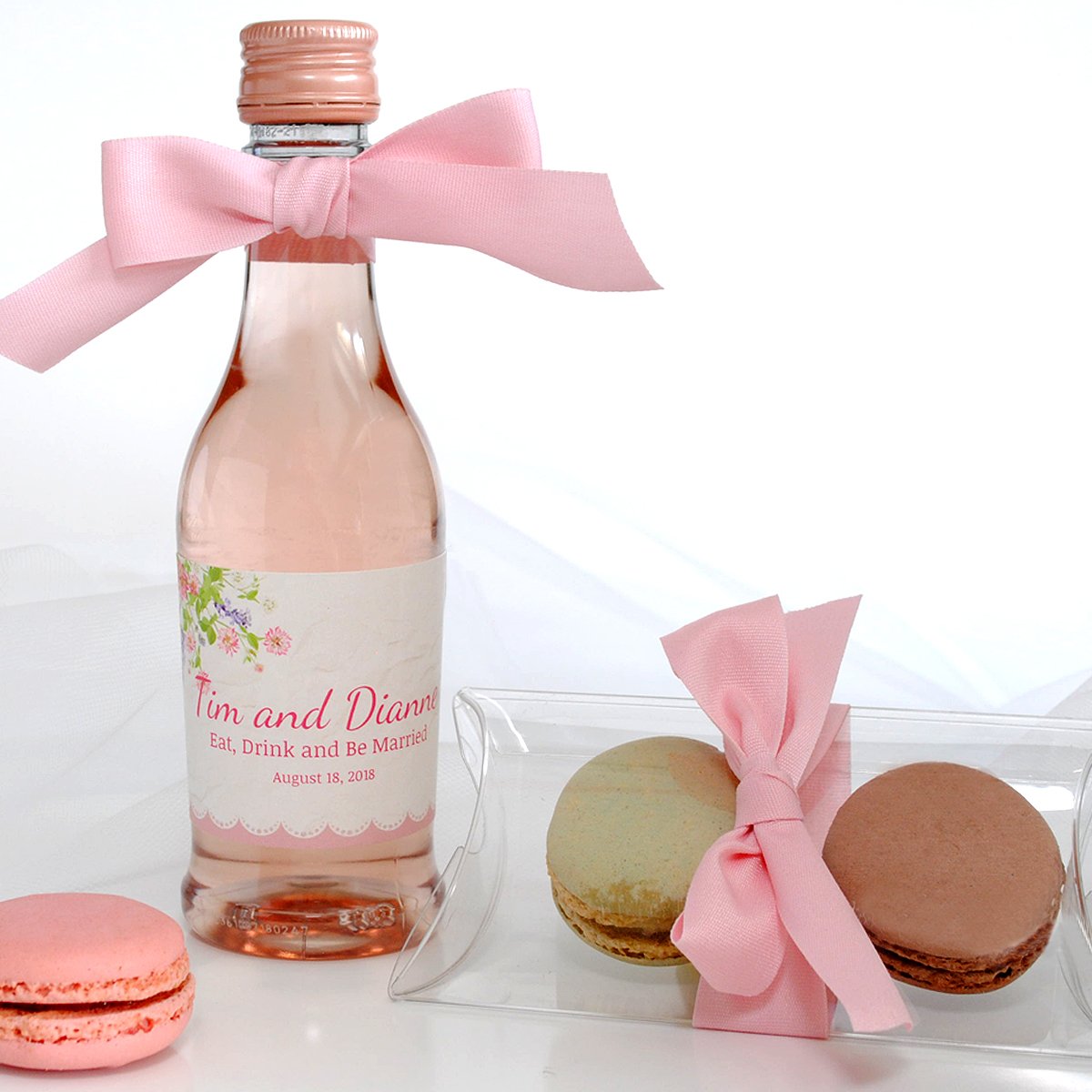 Mini sparkling wine labels and macarons are trending party favors. Make your mini wine labels online.
